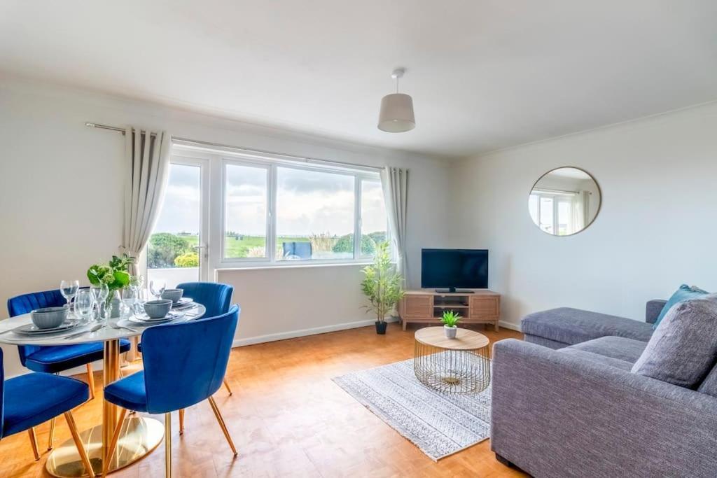 Beautiful Sea View 2 Bedroom Sleeps 6-Free Parking Bournemouth Eksteriør billede