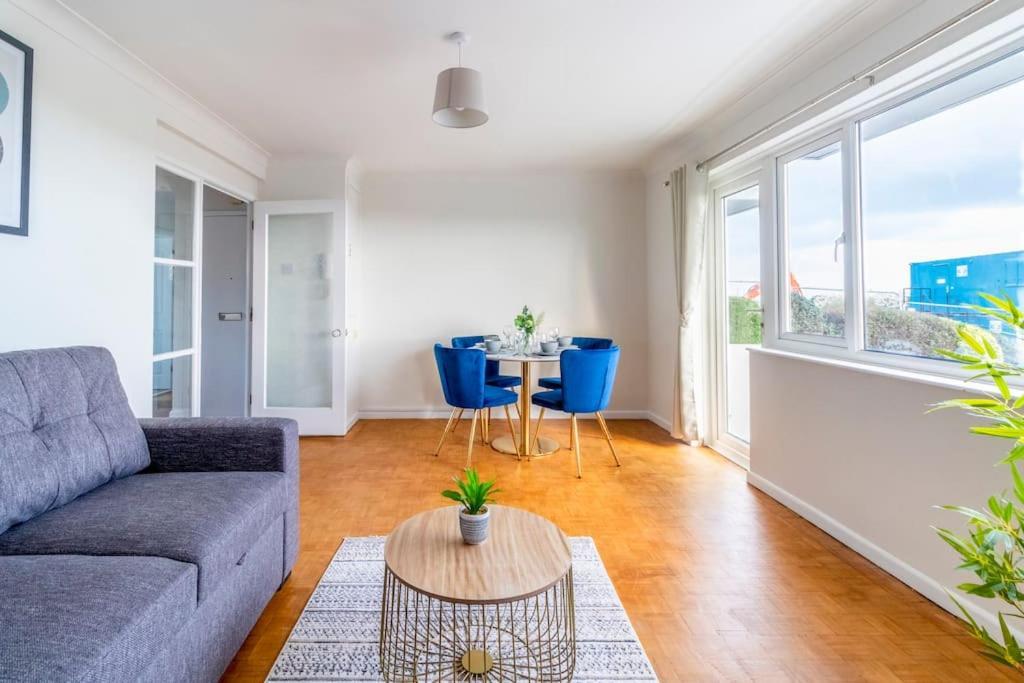 Beautiful Sea View 2 Bedroom Sleeps 6-Free Parking Bournemouth Eksteriør billede
